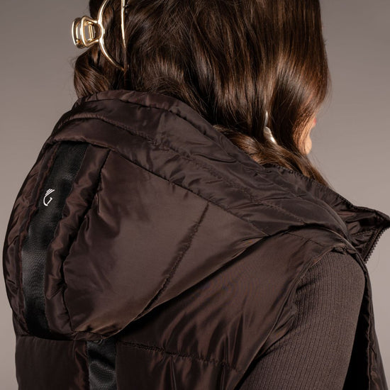 close up of back of woman HKM Lauria Garrelli Arezzo Long Vest in brown on grey background
